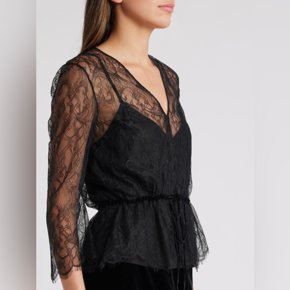 Frame Lace V-neck peplum blouse in black